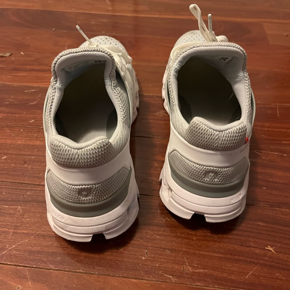 On Running Cloudswift Womens Size 9 - image 4
